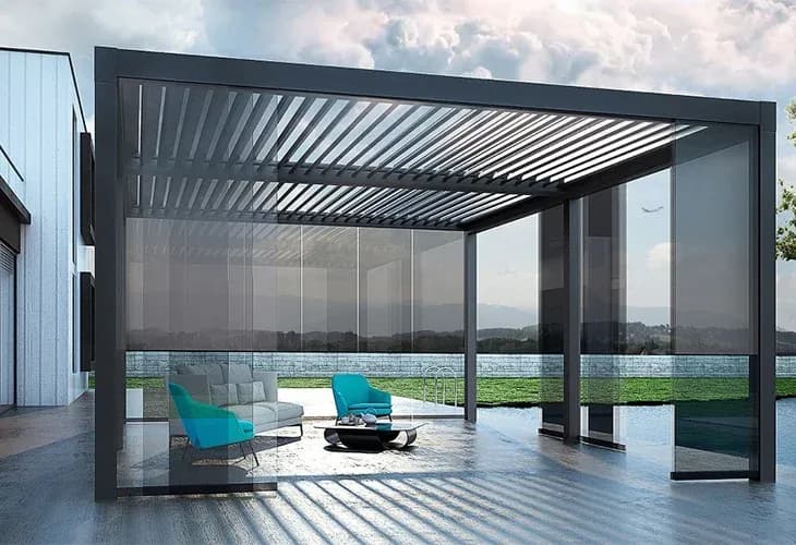 Rolling roof sisteminin hareketli çatı panelleri, alttan görünüş.